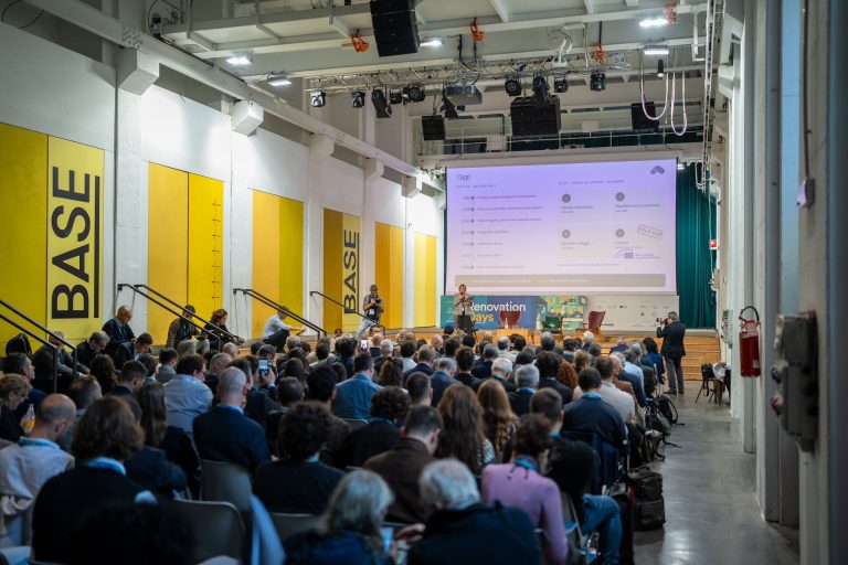 Platea dei Renovation Days 2026 di EDERA al BASE Milano